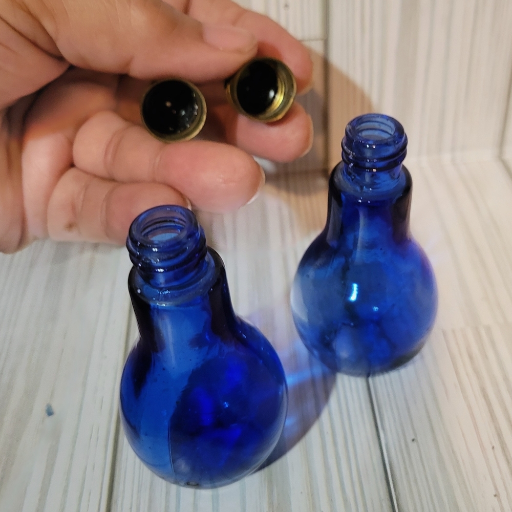 Vtg Pair of Cobalt Blue Glass Lightbulb Shaped Salt and Pepper Shakers